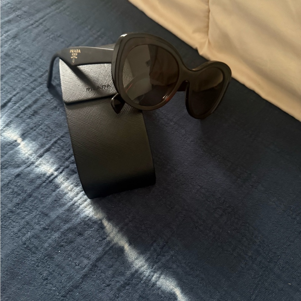 Prada Elegant Black Sunglasses